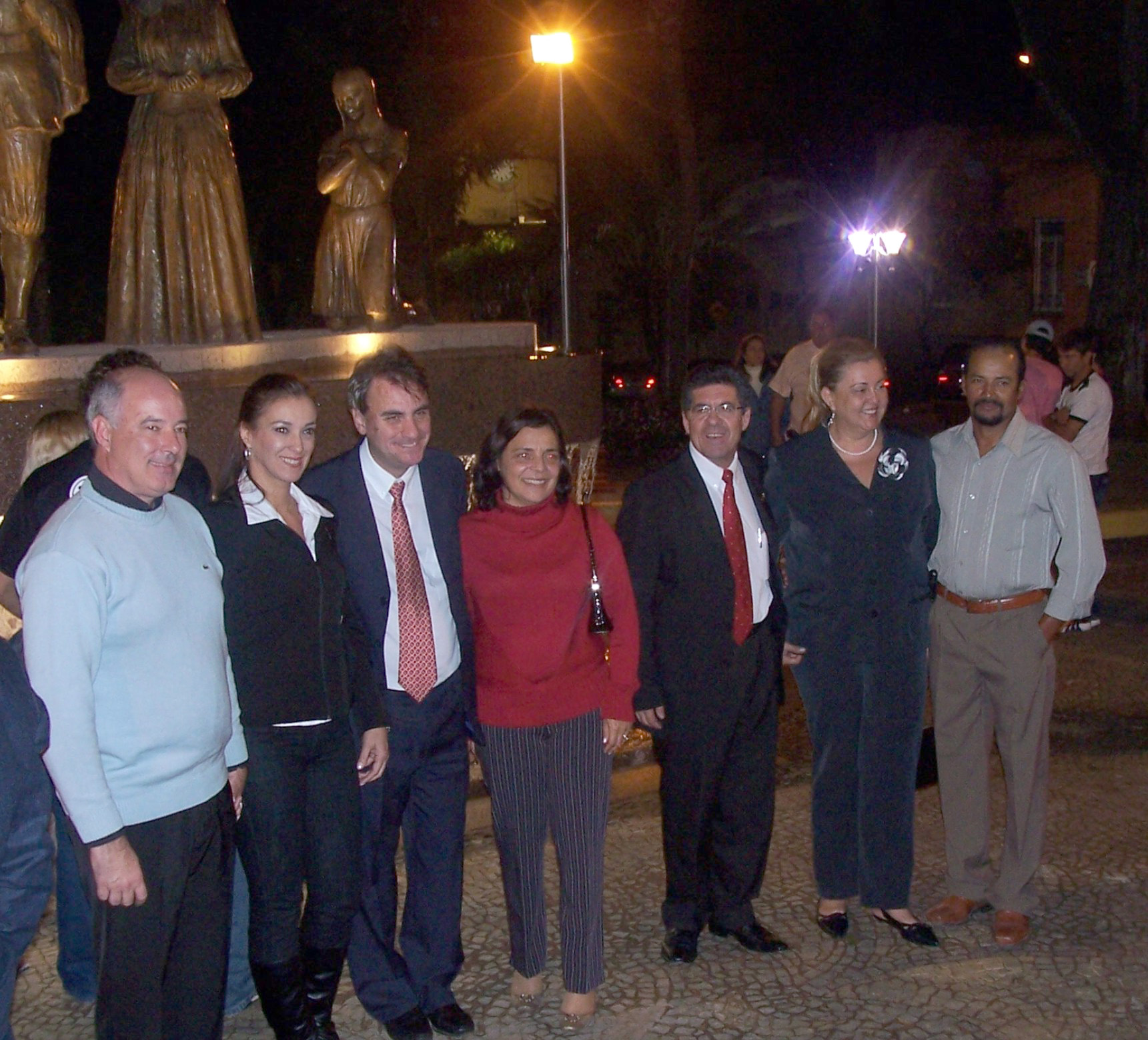 Rita Passos (2  esq.) participa de festa em Salto<a style='float:right;color:#ccc' href='https://www3.al.sp.gov.br/repositorio/noticia/03-2008/RITA PASSOS SALTO.jpg' target=_blank><i class='bi bi-zoom-in'></i> Clique para ver a imagem </a>